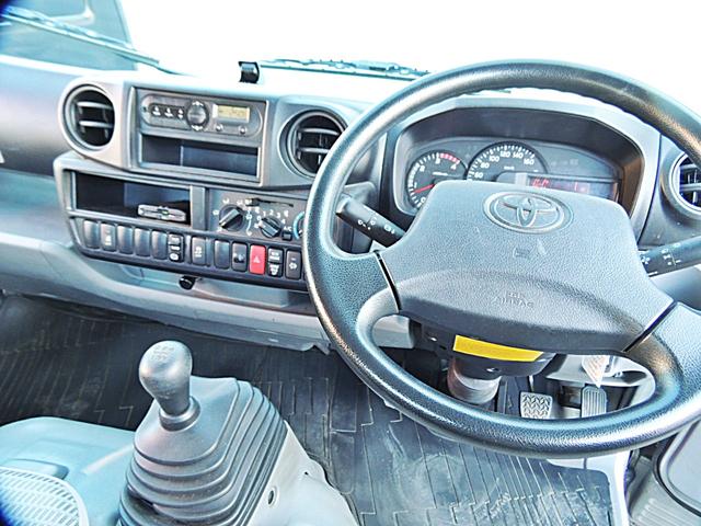 トヨエース 　２．０ｔ　極東開発アーム式パワーゲート付　プリクラッシュセーフティ　ＥＴＣ　荷台縞鋼板張り（20枚目）