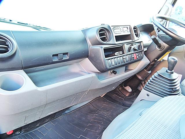 トヨエース 　２．０ｔ　極東開発アーム式パワーゲート付　プリクラッシュセーフティ　ＥＴＣ　荷台縞鋼板張り（27枚目）