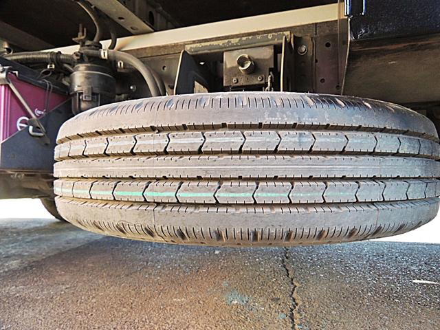 トヨエース 　２．０ｔ　極東開発アーム式パワーゲート付　プリクラッシュセーフティ　ＥＴＣ　荷台縞鋼板張り（31枚目）