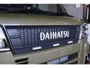 　新車コンプリート　リフトアップカスタム　バンパーガード　１４インチアルミ　オフロードタイヤ　マッドフラップ　ＬＥＤマーカー　ＤＡＩＨＡＴＵグリル　ウッドハンドル　純正９インチＤＰオーディオ（9枚目）