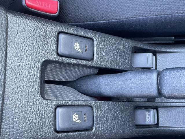 コペン アクティブトップ　ＥＴＣ　ＴＶ　ＨＩＤ　キーレスエントリー　シートヒーター　ＡＴ　盗難防止システム　ＡＢＳ　ＣＤ　ＤＶＤ再生　ＵＳＢ　Ｂｌｕｅｔｏｏｔｈ　アルミホイール　衝突安全ボディ　エアコン　パワーステアリング（8枚目）