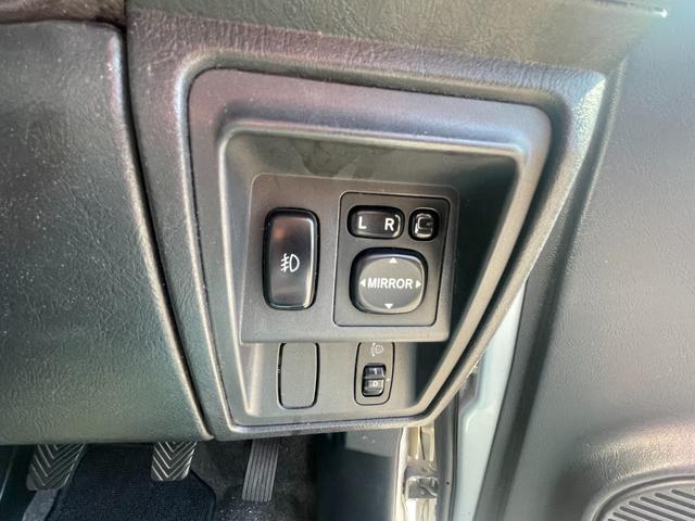 パジェロミニ ＶＲ　４ＷＤ　ＥＴＣ　ＴＶ　キーレスエントリー　電動格納ミラー　ＭＴ　盗難防止システム　ＡＢＳ　ＣＤ　ＤＶＤ再生　ルーフレール　アルミホイール　衝突安全ボディ　エアコン　パワーステアリング　パワーウィンドウ（8枚目）