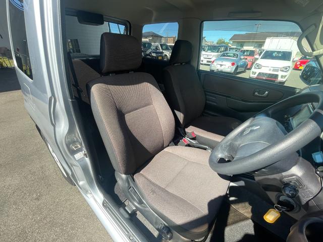 パジェロミニ ＶＲ　４ＷＤ　ＥＴＣ　ＴＶ　キーレスエントリー　電動格納ミラー　ＭＴ　盗難防止システム　ＡＢＳ　ＣＤ　ＤＶＤ再生　ルーフレール　アルミホイール　衝突安全ボディ　エアコン　パワーステアリング　パワーウィンドウ（9枚目）