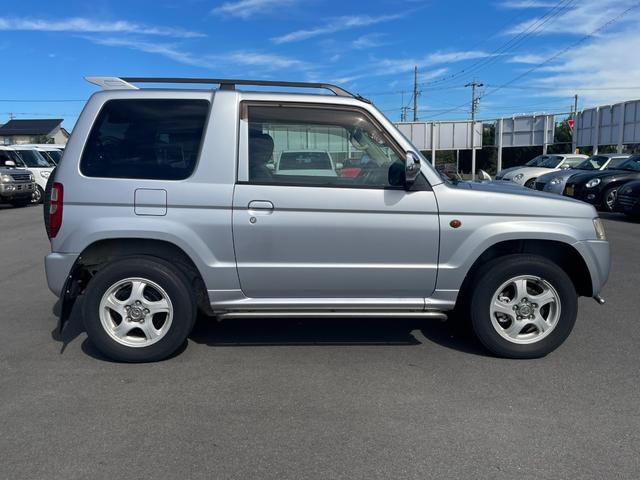 パジェロミニ ＶＲ　４ＷＤ　ＥＴＣ　ＴＶ　キーレスエントリー　電動格納ミラー　ＭＴ　盗難防止システム　ＡＢＳ　ＣＤ　ＤＶＤ再生　ルーフレール　アルミホイール　衝突安全ボディ　エアコン　パワーステアリング　パワーウィンドウ（14枚目）