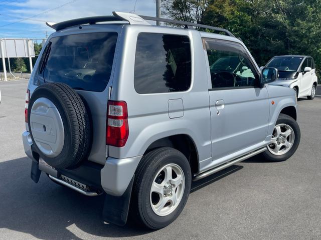 パジェロミニ ＶＲ　４ＷＤ　ＥＴＣ　ＴＶ　キーレスエントリー　電動格納ミラー　ＭＴ　盗難防止システム　ＡＢＳ　ＣＤ　ＤＶＤ再生　ルーフレール　アルミホイール　衝突安全ボディ　エアコン　パワーステアリング　パワーウィンドウ（17枚目）