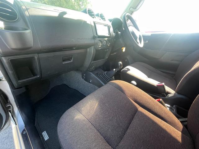 パジェロミニ ＶＲ　４ＷＤ　ＥＴＣ　ＴＶ　キーレスエントリー　電動格納ミラー　ＭＴ　盗難防止システム　ＡＢＳ　ＣＤ　ＤＶＤ再生　ルーフレール　アルミホイール　衝突安全ボディ　エアコン　パワーステアリング　パワーウィンドウ（27枚目）