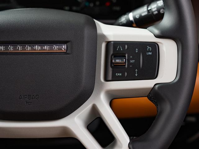 ディフェンダー ９０Ｘ－ダイナミックＨＳＥ　Ｄ３００　認定中古車　エアサス　シートヒーター＆クーラー　デジタルミラー　サンルーフ　純正２０インチアルミ　ＭＥＲＩＤＩＡＮ　ブラックパック　メモリ付きパワーシート　スマートフォンパック　全周囲カメラ　ナビ（22枚目）