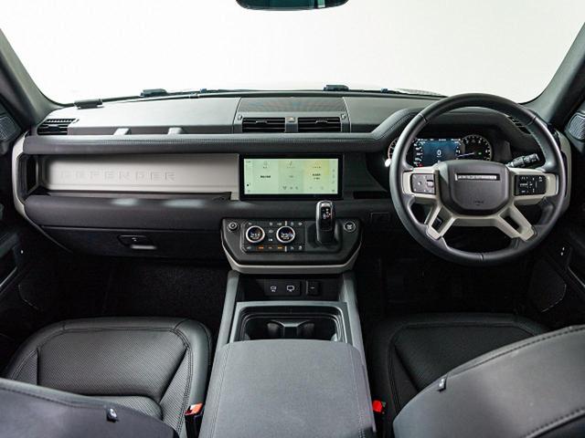 ディフェンダー １１０Ｓ　Ｄ３００　認定中古車　スライディングパノラミックルーフ　全席シートヒーター　マッドフラップ　ブラックエクステリアパック　純正１９インチアルミ　プライバシーガラス　　スマートフォンパック　サラウンドビューカメラ（2枚目）