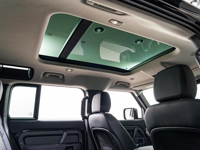 ディフェンダー １１０Ｓ　Ｄ３００　認定中古車　スライディングパノラミックルーフ　全席シートヒーター　マッドフラップ　ブラックエクステリアパック　純正１９インチアルミ　プライバシーガラス　　スマートフォンパック　サラウンドビューカメラ（4枚目）