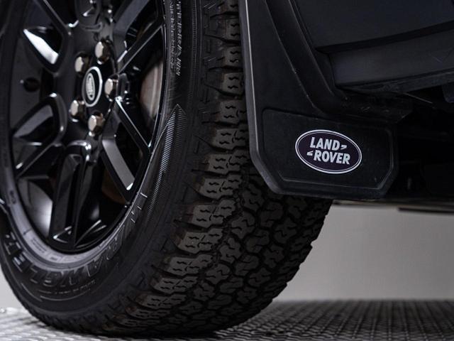 ディフェンダー １１０Ｓ　Ｄ３００　認定中古車　スライディングパノラミックルーフ　全席シートヒーター　マッドフラップ　ブラックエクステリアパック　純正１９インチアルミ　プライバシーガラス　　スマートフォンパック　サラウンドビューカメラ（7枚目）