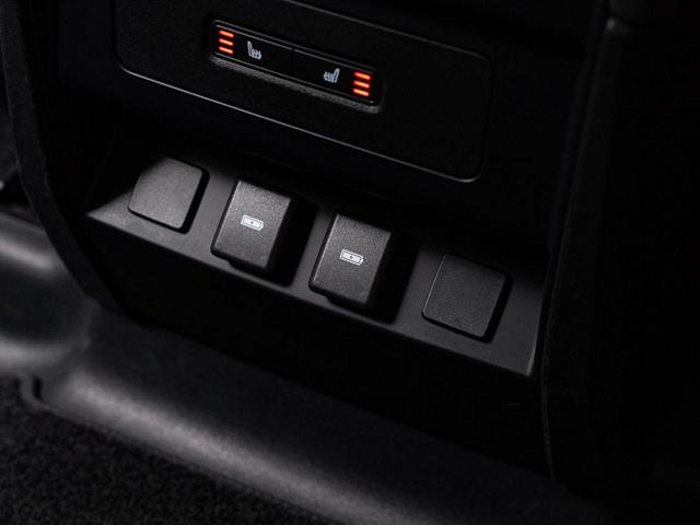 ディフェンダー １１０Ｓ　Ｄ３００　認定中古車　スライディングパノラミックルーフ　全席シートヒーター　マッドフラップ　ブラックエクステリアパック　純正１９インチアルミ　プライバシーガラス　　スマートフォンパック　サラウンドビューカメラ（9枚目）