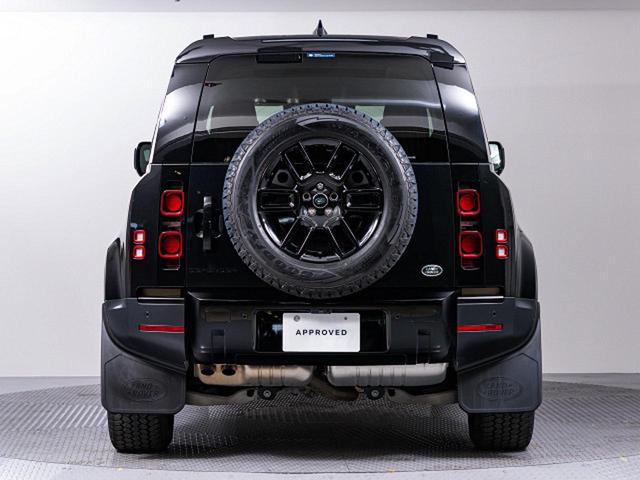 ディフェンダー １１０Ｓ　Ｄ３００　認定中古車　スライディングパノラミックルーフ　全席シートヒーター　マッドフラップ　ブラックエクステリアパック　純正１９インチアルミ　プライバシーガラス　　スマートフォンパック　サラウンドビューカメラ（11枚目）