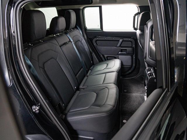 ディフェンダー １１０Ｓ　Ｄ３００　認定中古車　スライディングパノラミックルーフ　全席シートヒーター　マッドフラップ　ブラックエクステリアパック　純正１９インチアルミ　プライバシーガラス　　スマートフォンパック　サラウンドビューカメラ（15枚目）