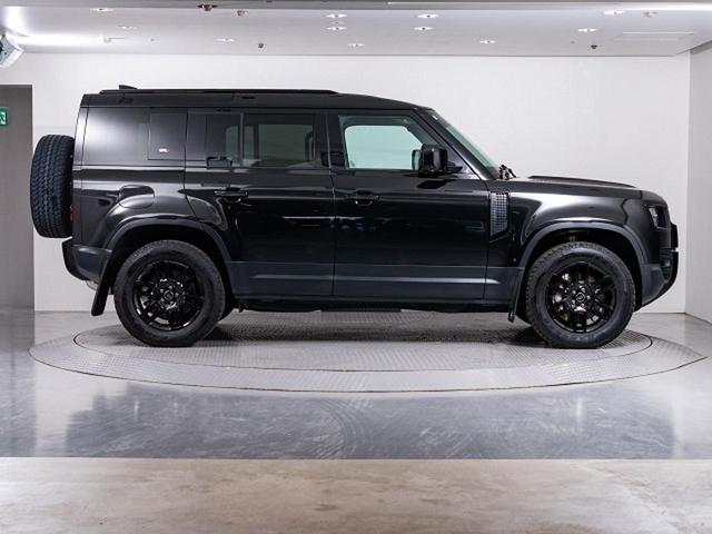 ディフェンダー １１０Ｓ　Ｄ３００　認定中古車　スライディングパノラミックルーフ　全席シートヒーター　マッドフラップ　ブラックエクステリアパック　純正１９インチアルミ　プライバシーガラス　　スマートフォンパック　サラウンドビューカメラ（17枚目）