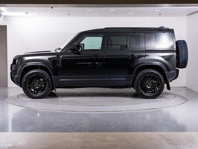 ディフェンダー １１０Ｓ　Ｄ３００　認定中古車　スライディングパノラミックルーフ　全席シートヒーター　マッドフラップ　ブラックエクステリアパック　純正１９インチアルミ　プライバシーガラス　　スマートフォンパック　サラウンドビューカメラ（21枚目）