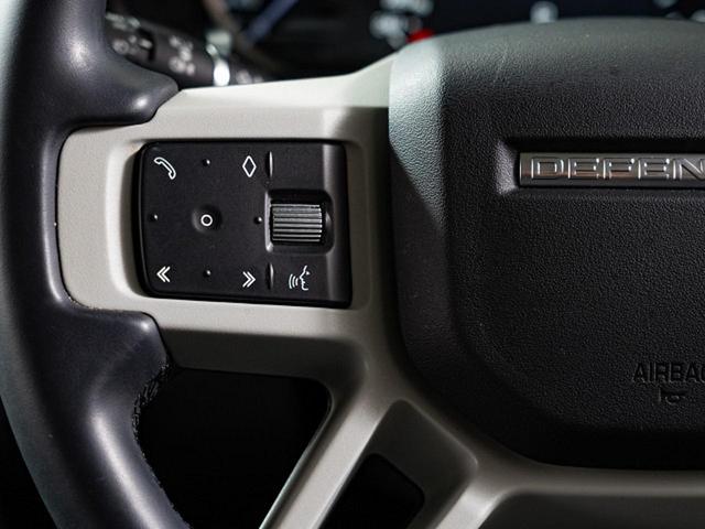 ディフェンダー １１０Ｓ　Ｄ３００　認定中古車　スライディングパノラミックルーフ　全席シートヒーター　マッドフラップ　ブラックエクステリアパック　純正１９インチアルミ　プライバシーガラス　　スマートフォンパック　サラウンドビューカメラ（31枚目）