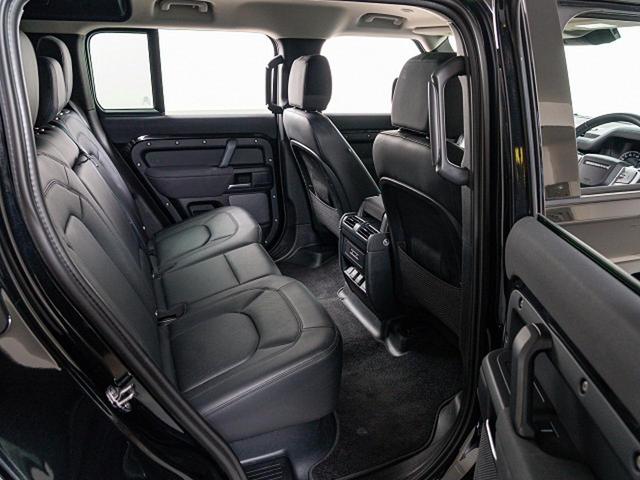 ディフェンダー １１０Ｓ　Ｄ３００　認定中古車　スライディングパノラミックルーフ　全席シートヒーター　マッドフラップ　ブラックエクステリアパック　純正１９インチアルミ　プライバシーガラス　　スマートフォンパック　サラウンドビューカメラ（34枚目）