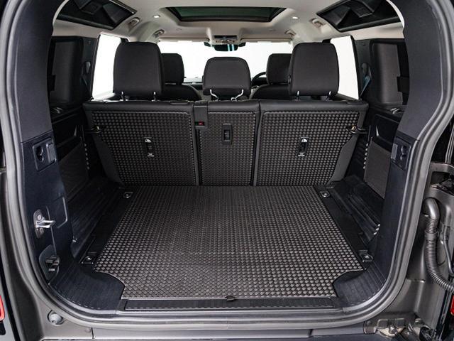 ディフェンダー １１０Ｓ　Ｄ３００　認定中古車　スライディングパノラミックルーフ　全席シートヒーター　マッドフラップ　ブラックエクステリアパック　純正１９インチアルミ　プライバシーガラス　　スマートフォンパック　サラウンドビューカメラ（56枚目）