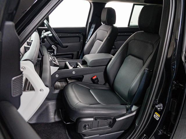 ディフェンダー １１０Ｓ　Ｄ３００　認定中古車　スライディングパノラミックルーフ　全席シートヒーター　マッドフラップ　ブラックエクステリアパック　純正１９インチアルミ　プライバシーガラス　　スマートフォンパック　サラウンドビューカメラ（60枚目）