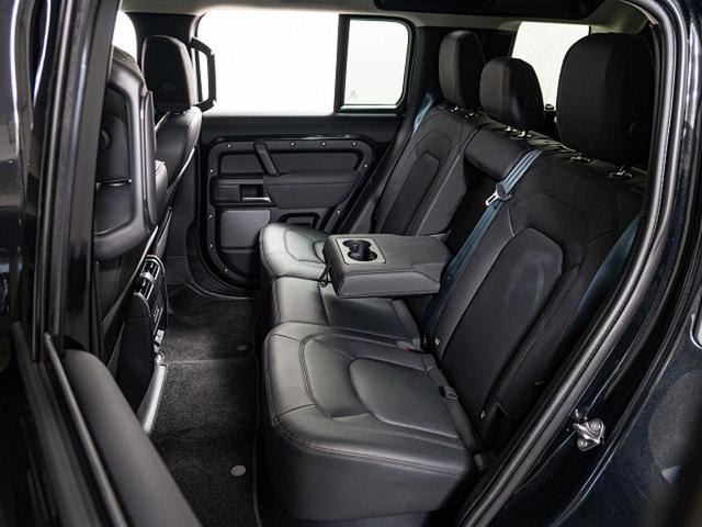 ディフェンダー １１０Ｓ　Ｄ３００　認定中古車　スライディングパノラミックルーフ　全席シートヒーター　マッドフラップ　ブラックエクステリアパック　純正１９インチアルミ　プライバシーガラス　　スマートフォンパック　サラウンドビューカメラ（62枚目）