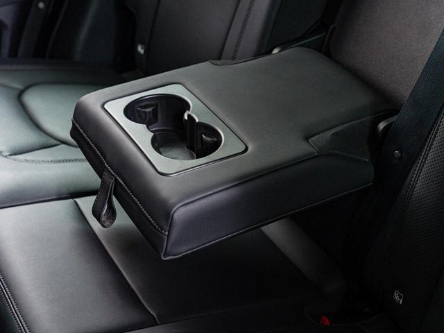 ディフェンダー １１０Ｓ　Ｄ３００　認定中古車　スライディングパノラミックルーフ　全席シートヒーター　マッドフラップ　ブラックエクステリアパック　純正１９インチアルミ　プライバシーガラス　　スマートフォンパック　サラウンドビューカメラ（63枚目）