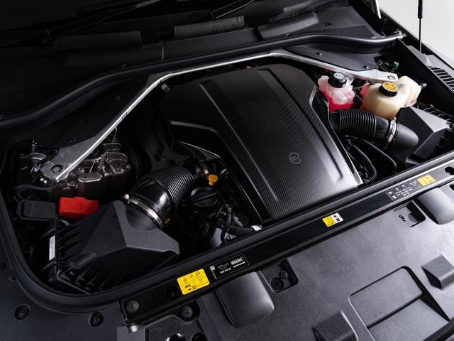 レンジローバースポーツ ＳＶエディションワン　認定中古車　スライディングサンルーフ　ノイズキャンセリング機能　シートマッサージ　２３インチアルミ　ヘッドアップディスプレイ　パワーテールゲート　カーボン　パドルシフト　３Ｄサラウンドカメラ（14枚目）
