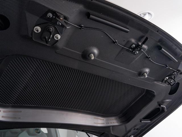 レンジローバースポーツ ＳＶエディションワン　認定中古車　スライディングサンルーフ　ノイズキャンセリング機能　シートマッサージ　２３インチアルミ　ヘッドアップディスプレイ　パワーテールゲート　カーボン　パドルシフト　３Ｄサラウンドカメラ（15枚目）