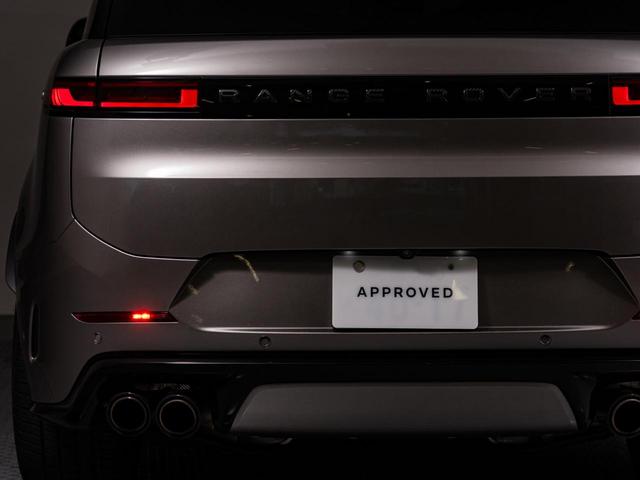 レンジローバースポーツ ＳＶエディションワン　認定中古車　スライディングサンルーフ　ノイズキャンセリング機能　シートマッサージ　２３インチアルミ　ヘッドアップディスプレイ　パワーテールゲート　カーボン　パドルシフト　３Ｄサラウンドカメラ（29枚目）
