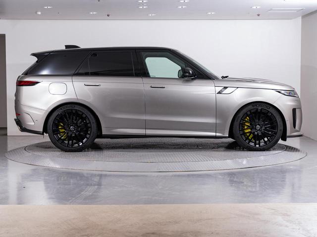 レンジローバースポーツ ＳＶエディションワン　認定中古車　スライディングサンルーフ　ノイズキャンセリング機能　シートマッサージ　２３インチアルミ　ヘッドアップディスプレイ　パワーテールゲート　カーボン　パドルシフト　３Ｄサラウンドカメラ（31枚目）