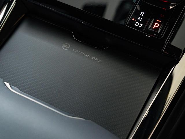 レンジローバースポーツ ＳＶエディションワン　認定中古車　スライディングサンルーフ　ノイズキャンセリング機能　シートマッサージ　２３インチアルミ　ヘッドアップディスプレイ　パワーテールゲート　カーボン　パドルシフト　３Ｄサラウンドカメラ（58枚目）