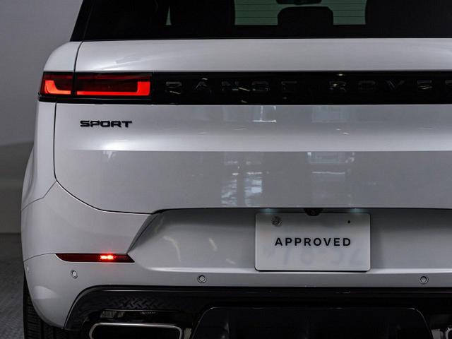 当店の在庫車はすべてランドローバーの厳しい規定をクリアした認定中古車です。高い品質で安心の中古車。それがランドローバーの認定中古車です。どうぞご期待ください。