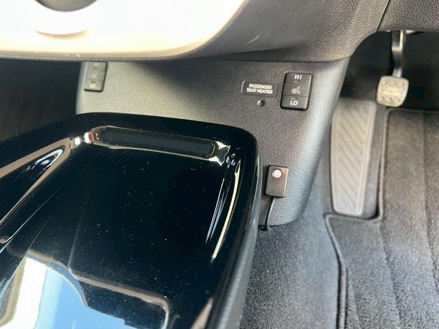 プリウス Ａツーリングセレクション　ＥＴＣ　ＴＶ（フルセグ）　ワンオーナー　禁煙車　オートクルーズコントロール　バックカメラ　スマートキー　オートライト　電動格納ミラー　ＬＥＤヘッドランプ（32枚目）