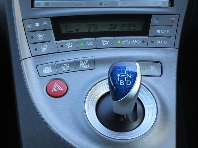 プリウス Ｓ　ナビ　ＴＶ　ＣＤ　ミュージックサーバー　ＤＶＤ　バックカメラ　Ｂｌｕｅｔｏｏｔｈ　ＥＴＣ　スマートキー　プッシュスタート　ステアリングスイッチ　クルーズコントロール　シートアレンジ　純正１５インチＡＷ（41枚目）