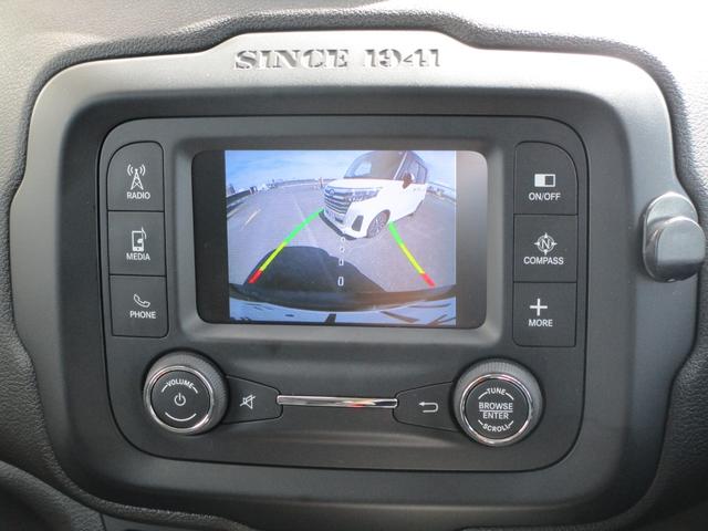 ジープ・レネゲード リミテッド　Ｂｌｕｅｔｏｏｔｈ　ＵＳＢ　バックカメラ　コーナーセンサー　ＥＴＣ　ステアリングヒーター　スマートキー　プッシュスタート　黒革　パワーシート　シートヒーター　オフロードタイヤ　純正１７インチアルミ（15枚目）