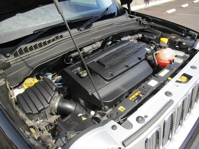 ジープ・レネゲード リミテッド　Ｂｌｕｅｔｏｏｔｈ　ＵＳＢ　バックカメラ　コーナーセンサー　ＥＴＣ　ステアリングヒーター　スマートキー　プッシュスタート　黒革　パワーシート　シートヒーター　オフロードタイヤ　純正１７インチアルミ（22枚目）