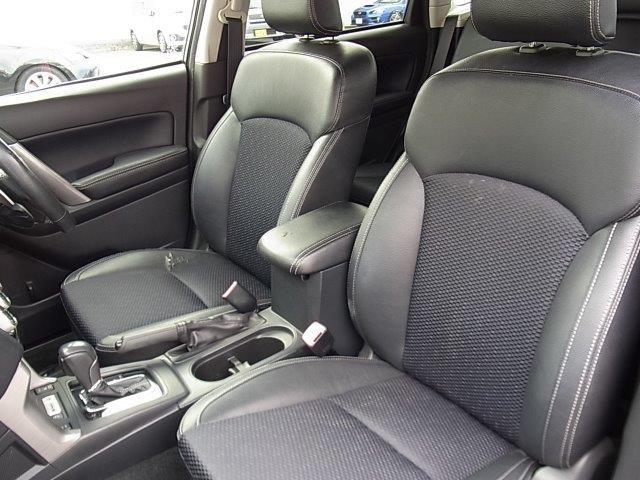 フォレスター S-リミテッド 4WD/黒半革/禁煙/ナビTV/Bluetooth/バックカメラ/HID/ドライブレコーダー/ETC/衝突軽減ブレーキ/前席シートヒーター(9枚目)