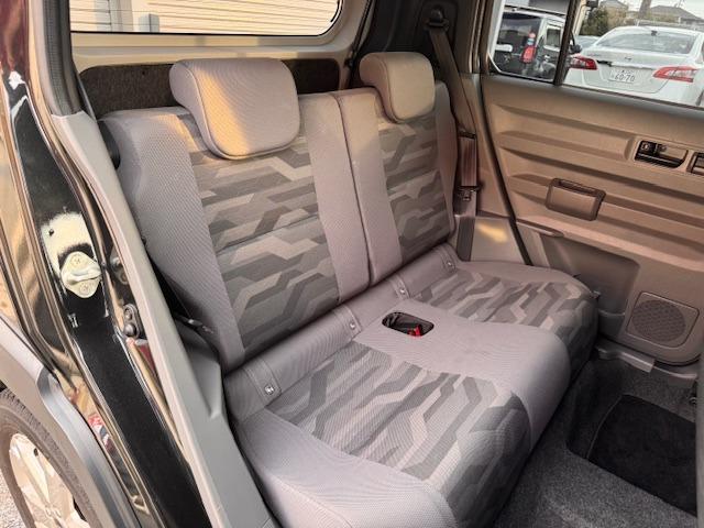 【車内清掃】お客様に気持ちよく見て頂けるよう展示車両は常に綺麗に仕上げております！