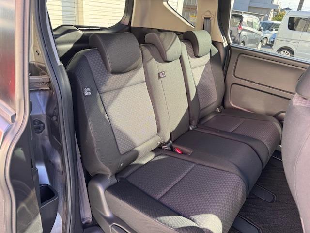 【車内清掃】お客様に気持ちよく見て頂けるよう展示車両は常に綺麗に仕上げております！