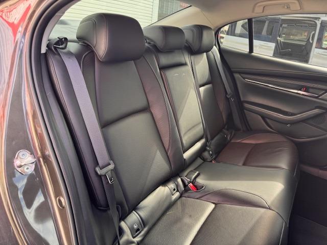 MAZDA3セダン XD Lパッケージ /黒革/禁煙/ナビTV/Bluetooth/LED/全周囲カメラ/ETC/衝突軽減ブレーキ/前席シートヒーター/レーダークルーズ(10枚目)