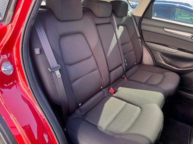 【車内清掃】お客様に気持ちよく見て頂けるよう展示車両は常に綺麗に仕上げております！