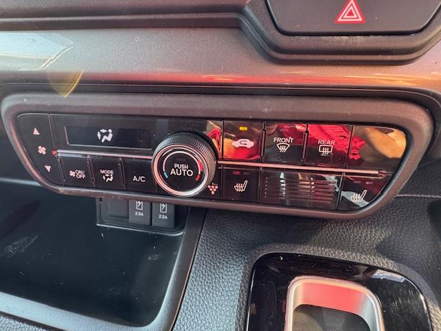 N-BOXカスタム Lターボ スタイル+ブラック /両側電動スライド/黒半革/禁煙/ナビTV/Bluetooth/後期/LED/バックカメラ/ETC/衝突軽減ブレーキ/前席シートヒーター(19枚目)