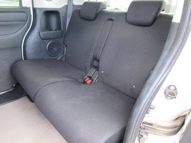 【車内清掃】お客様に気持ちよく見て頂けるよう展示車両は常に綺麗に仕上げております!