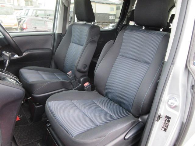 ヴォクシー ZS /ナビTV/両側電動スライド/禁煙/バックカメラ/HID/ETC/衝突軽減ブレーキ/スマートキー/DVD再/3列8人乗/イモビライザー(9枚目)