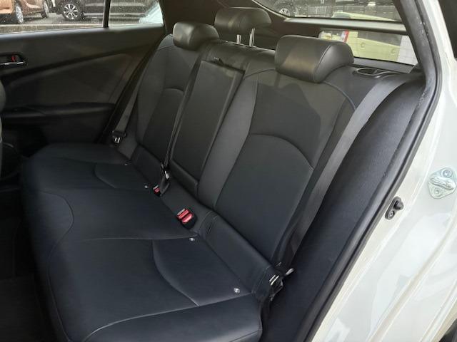 プリウス Sツーリングセレクション /黒革/禁煙/ナビTV/Bluetooth/LED/バックカメラ/ドライブレコーダー/ETC/前席シートヒーター/スマートキー/DVD再生(10枚目)