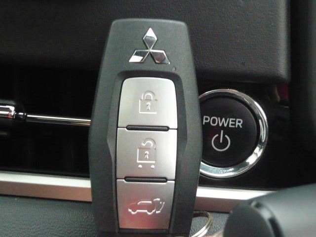 アウトランダーPHEV P ツートン4WD/本革/ナビTV/サンルーフ/Bluetooth/LED/全周囲カメラ/ドライブレコーダー/ETC/衝突軽減ブレーキ(12枚目)