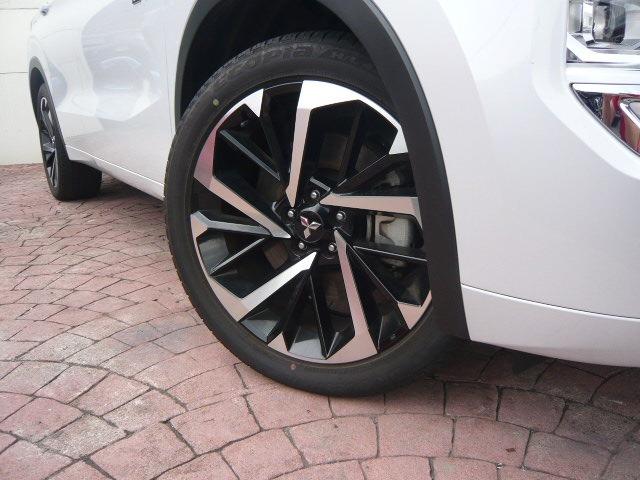 アウトランダーPHEV P ツートン4WD/本革/ナビTV/サンルーフ/Bluetooth/LED/全周囲カメラ/ドライブレコーダー/ETC/衝突軽減ブレーキ(16枚目)