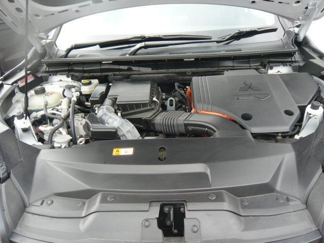 アウトランダーPHEV P ツートン4WD/本革/ナビTV/サンルーフ/Bluetooth/LED/全周囲カメラ/ドライブレコーダー/ETC/衝突軽減ブレーキ(17枚目)