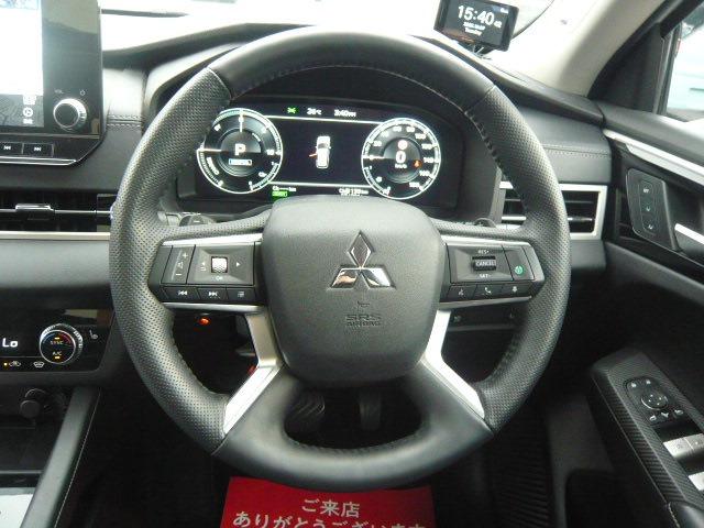 アウトランダーPHEV P ツートン4WD/本革/ナビTV/サンルーフ/Bluetooth/LED/全周囲カメラ/ドライブレコーダー/ETC/衝突軽減ブレーキ(18枚目)