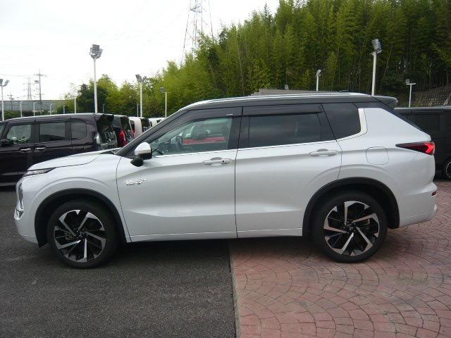 アウトランダーPHEV P ツートン4WD/本革/ナビTV/サンルーフ/Bluetooth/LED/全周囲カメラ/ドライブレコーダー/ETC/衝突軽減ブレーキ(22枚目)