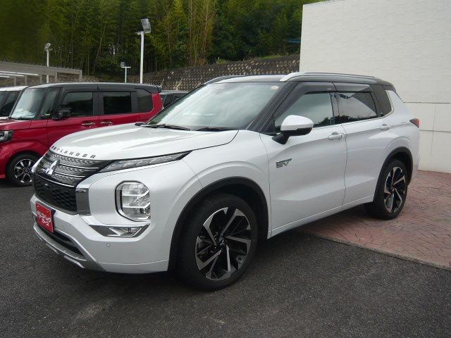 アウトランダーPHEV P ツートン4WD/本革/ナビTV/サンルーフ/Bluetooth/LED/全周囲カメラ/ドライブレコーダー/ETC/衝突軽減ブレーキ(23枚目)